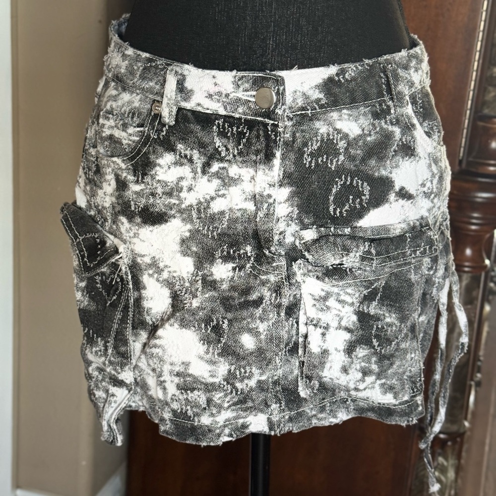 Black and White Tie‎ Dye Mini Skirt